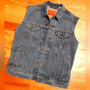 Levi's Denim Vest. NEW NEVER WORN